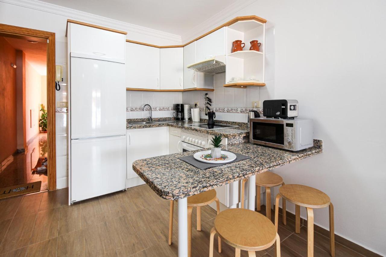 Beautiful Renovated Apartment With Air Conditioning Just Steps From The Sea In Playa San Juan Eksteriør billede