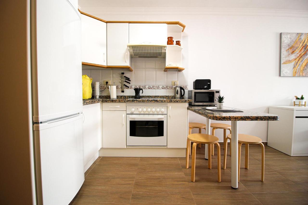 Beautiful Renovated Apartment With Air Conditioning Just Steps From The Sea In Playa San Juan Eksteriør billede