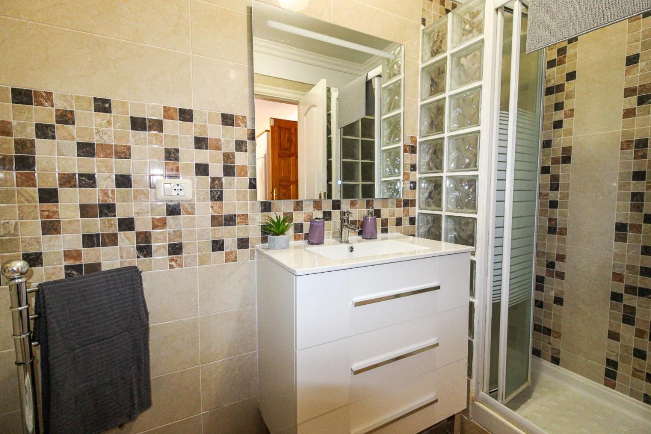 Beautiful Renovated Apartment With Air Conditioning Just Steps From The Sea In Playa San Juan Eksteriør billede
