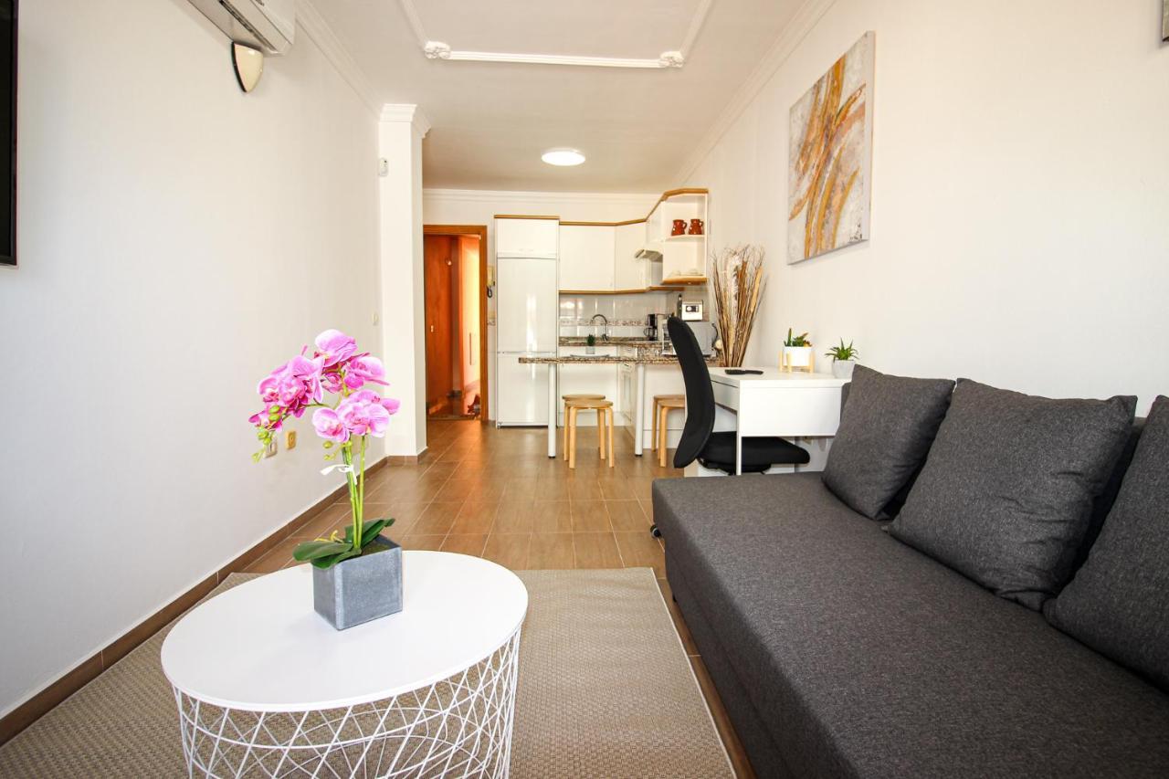Beautiful Renovated Apartment With Air Conditioning Just Steps From The Sea In Playa San Juan Eksteriør billede