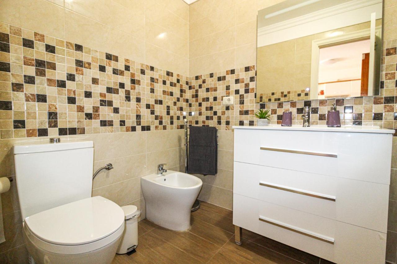 Beautiful Renovated Apartment With Air Conditioning Just Steps From The Sea In Playa San Juan Eksteriør billede