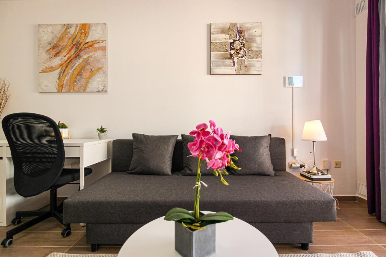 Beautiful Renovated Apartment With Air Conditioning Just Steps From The Sea In Playa San Juan Eksteriør billede